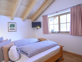 Schlafzimmer mit TV