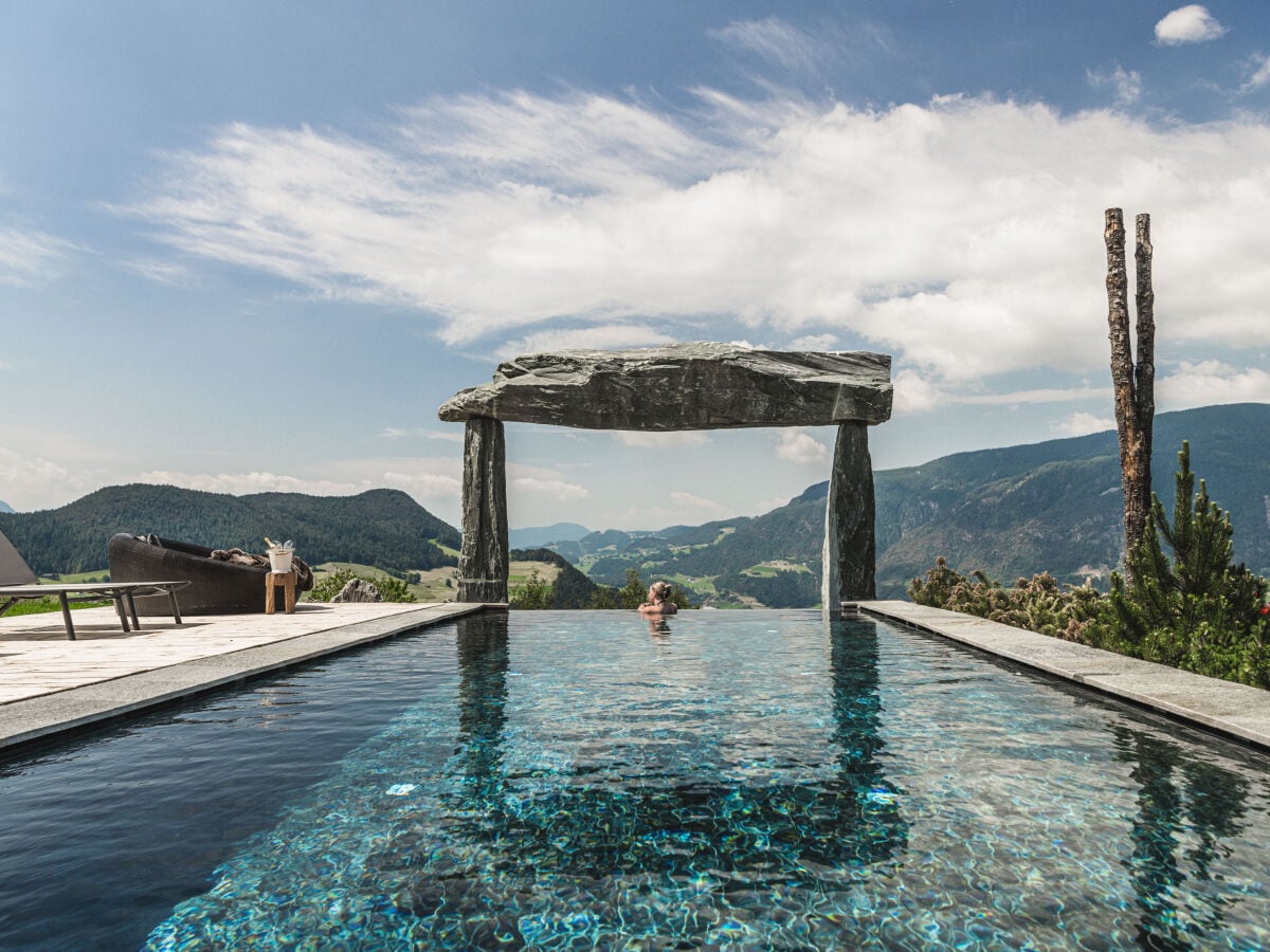 Beheizter Outdoor-Infinity-Pool