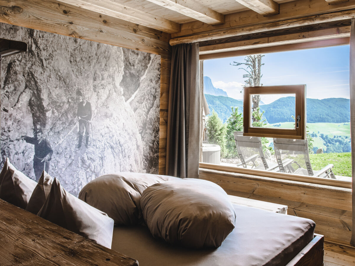 Schlafzimmer mit Panoramafenster