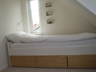 zweites Schlafzimmer mit Morgensonne