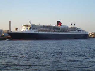 Queen Mary 2 in Hamburg