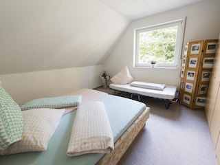 Schlafzimmer 1, mit Zustellbett