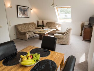 Helles, Licht durchflutetes Wohnzimmer in Süd-West Lage