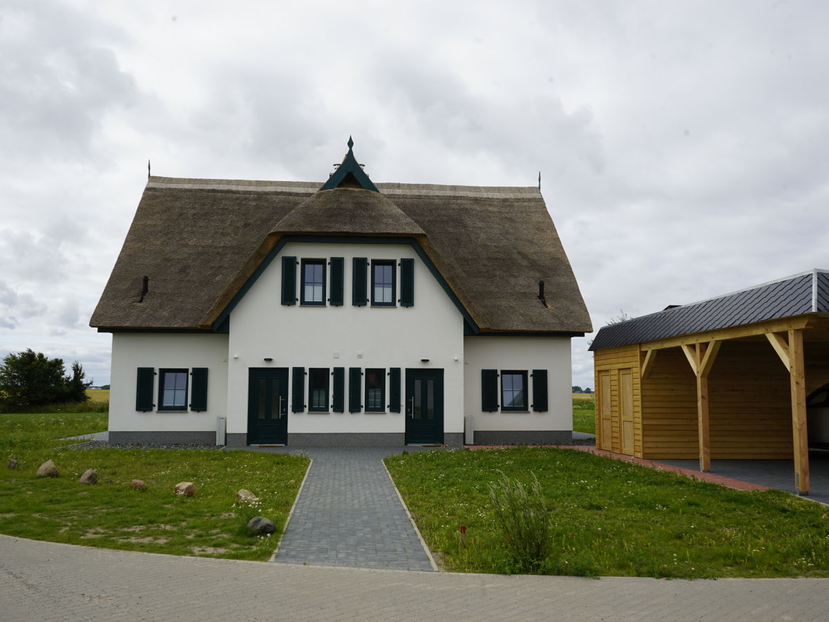 Thatched roof semi-detached house Nordlicht