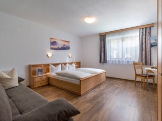 Schlafzimmer mit SAT/TV