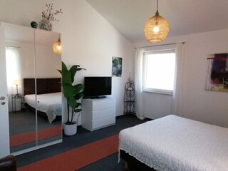 Schlafzimmer 1