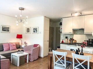 Wohnzimmer mit Esstisch