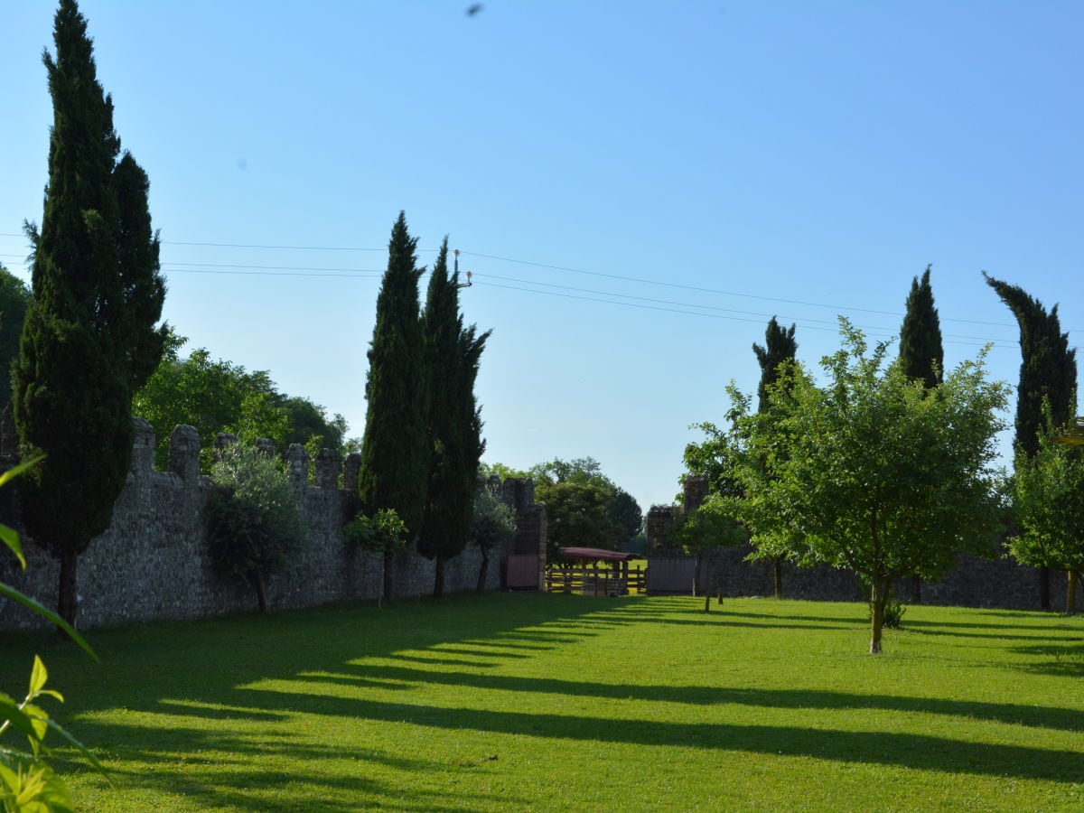 Wiese und Obstgarten