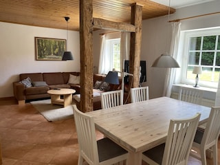 Wohnung 1: Wohn- und Essbereich