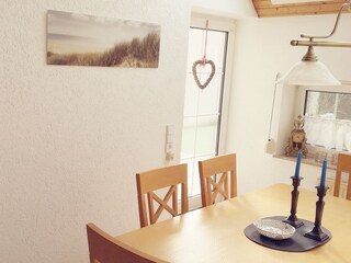 Esszimmer mit Ausgang zum Garten