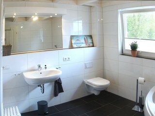 Genießen Sie das luxuriöse Badezimmer