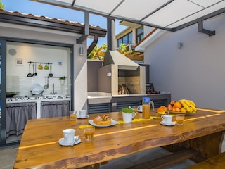 Veranda mit Sommerküche und Grill