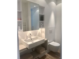 Badezimmer mit Dusche und WC
