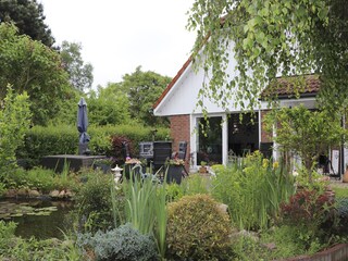 Wohnung mit Terrasse am Teich
