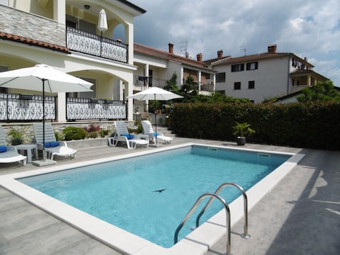 Holiday apartment Villa Luka Apartment Creme