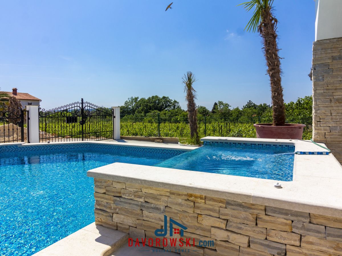 Villa Arta In Medulin With Jacuzzi And Sauna Medulin