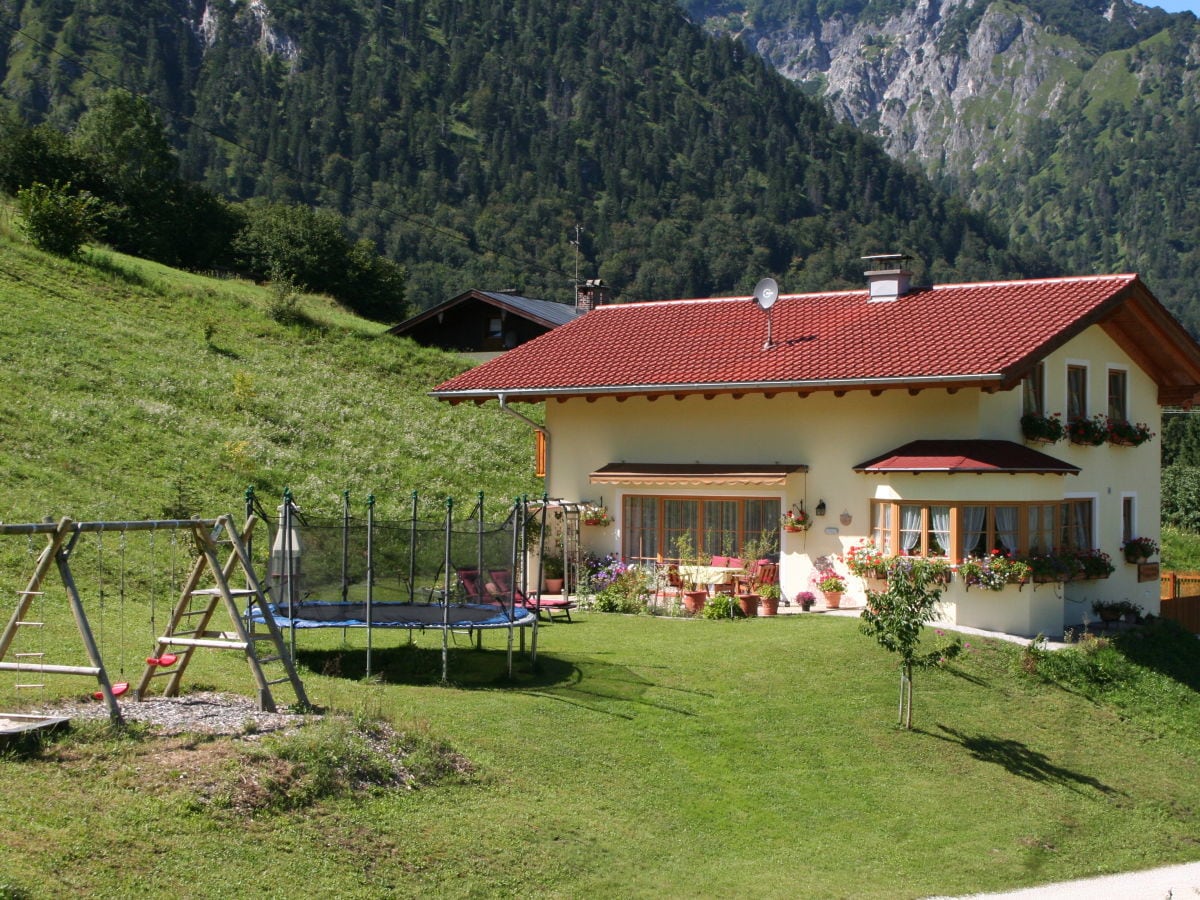 Blick von Osten , Trampolin steht nicht mehr zur verfüg