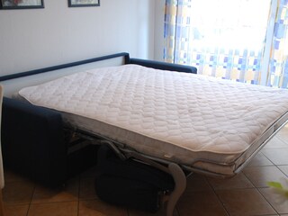 Schlafsofa ausgeklappt und guter Matratze (1,60x2,00)