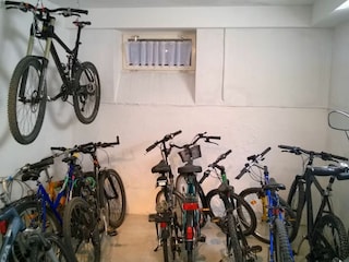 Abschließbarer Fahrradraum im Haus