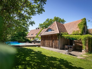 Feriengut Welzin Terrasse mit Pergola und Grünfläche