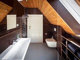 Bathroom first floor