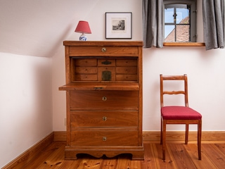 Nr. 3 Schlafzimmer 1. OG mit Schlafsofa und Poolblick
