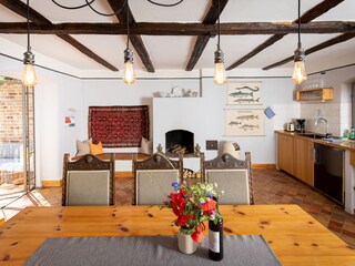 Eating / Kitchen / Fireplace