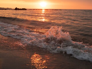 Sonnenuntergang an der Ostsee im Sommer
