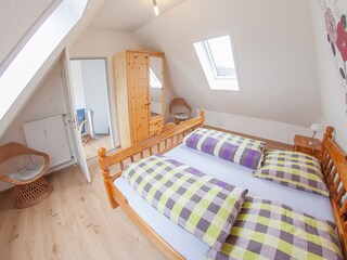 Schlafzimmer 1 mit Doppelbett