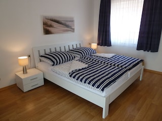 Schlafzimmer 1
