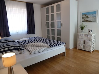 Schlafzimmer 1