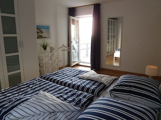 Schlafzimmer 1