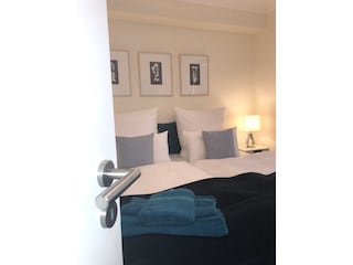 Schlafzimmer mit Blick in den Flur