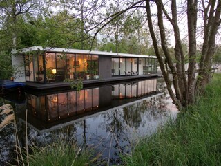 House boat Giethoorn Outdoor Recording 1