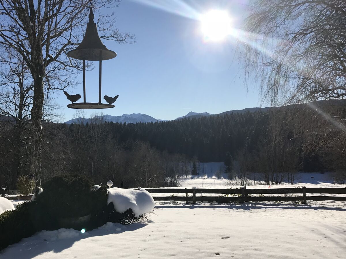 Ferienhaus Enke Tegernsee Bergblick vom Wohnzimmer