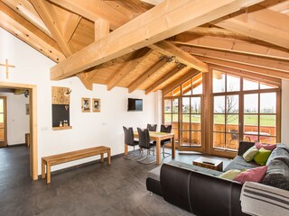 Wohn- und Esszimmer mit traumhaftem Ausblick