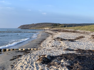 Strandspaziergang nach Kloster mit Blick zur Hucke