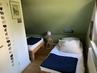 OG  Schlafzimmer mit 2 Betten