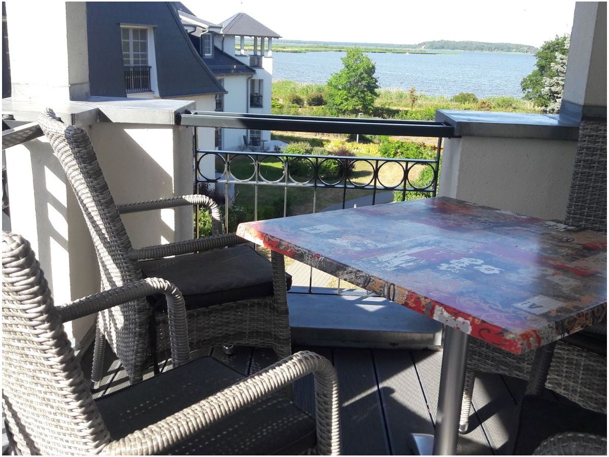 überdachter Balkon mit Blick auf das Achterwasser