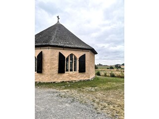 historische Kirche im Fischerdorf Vitte