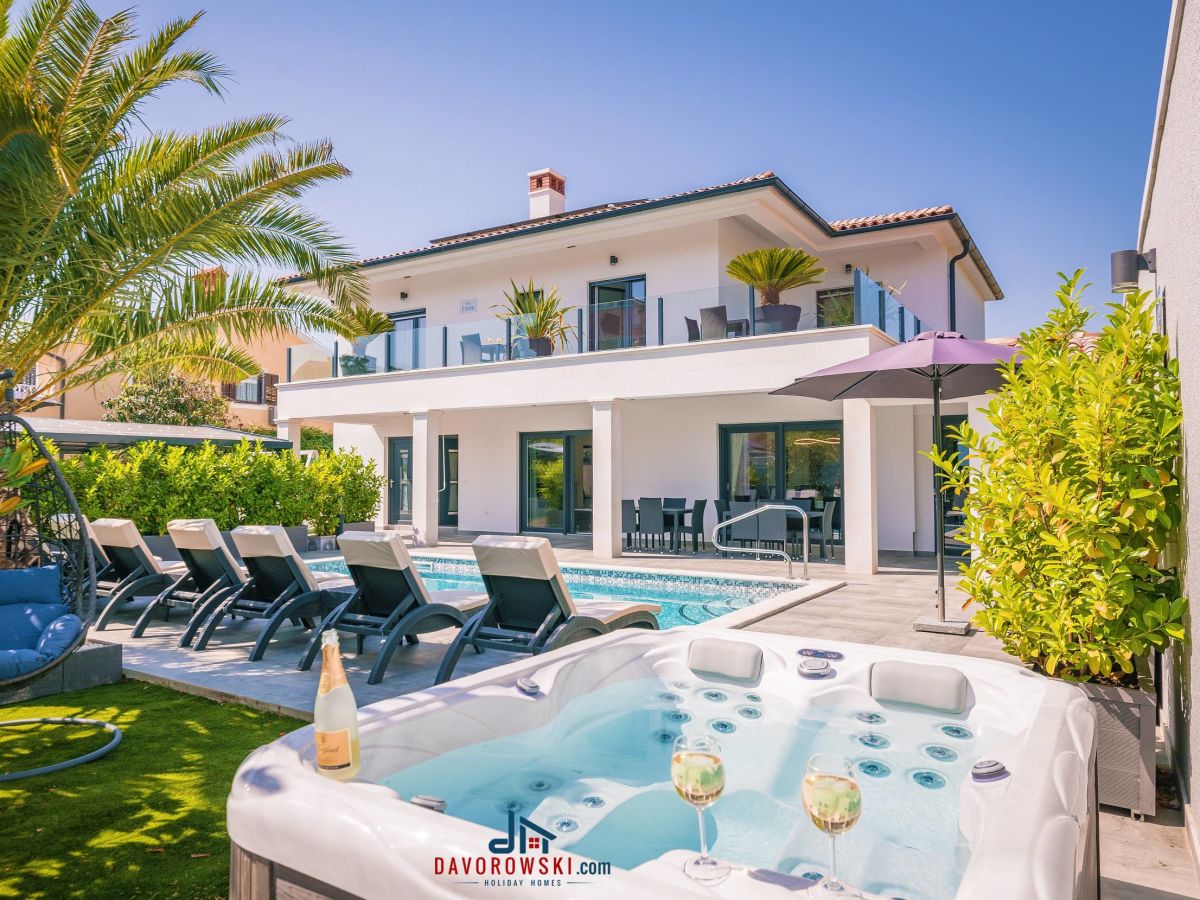 6 bedroom villa in Medulin