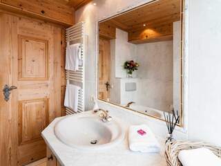 Ferienwohnung Platzhirsch, Bad mit Dusche