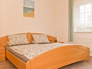 Schlafzimmer mit Doppelbett