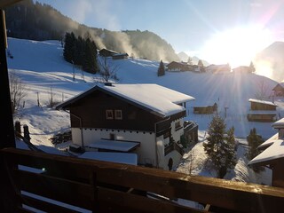 Aussicht auf die Skipiste vom Balkon