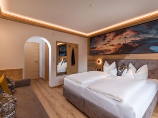 Schlafzimmer II mit eigenem Bad , Flat-TV und Balkon