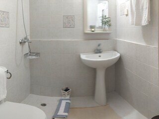 Holiday cottage Keri-Marathias Bathroom 25