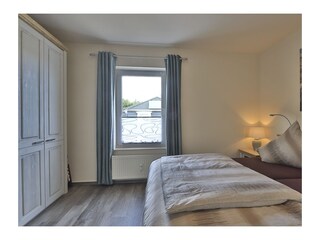 großer Kleiderschrank