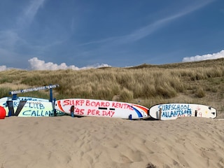 Im Ort gibt es eine Surfschule