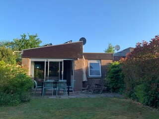 Garten mit Blick auf das Haus