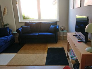 Sitzbereich mit TV